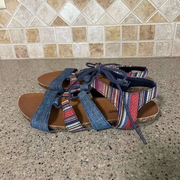 Minnetonka Women’s Elsie Woven Sandal Size 7 Denim Colorful Lace Up Boho Cork - Picture 4 of 6